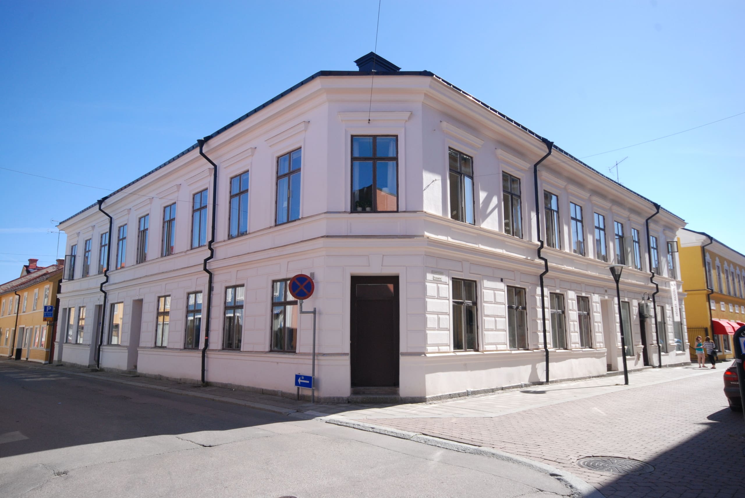 Fastighet Bårdskäraren 3 i Sala – Vackert K-märkt sekelskifteshus från 1882 på Fredsgatan och Bergsmansgatan